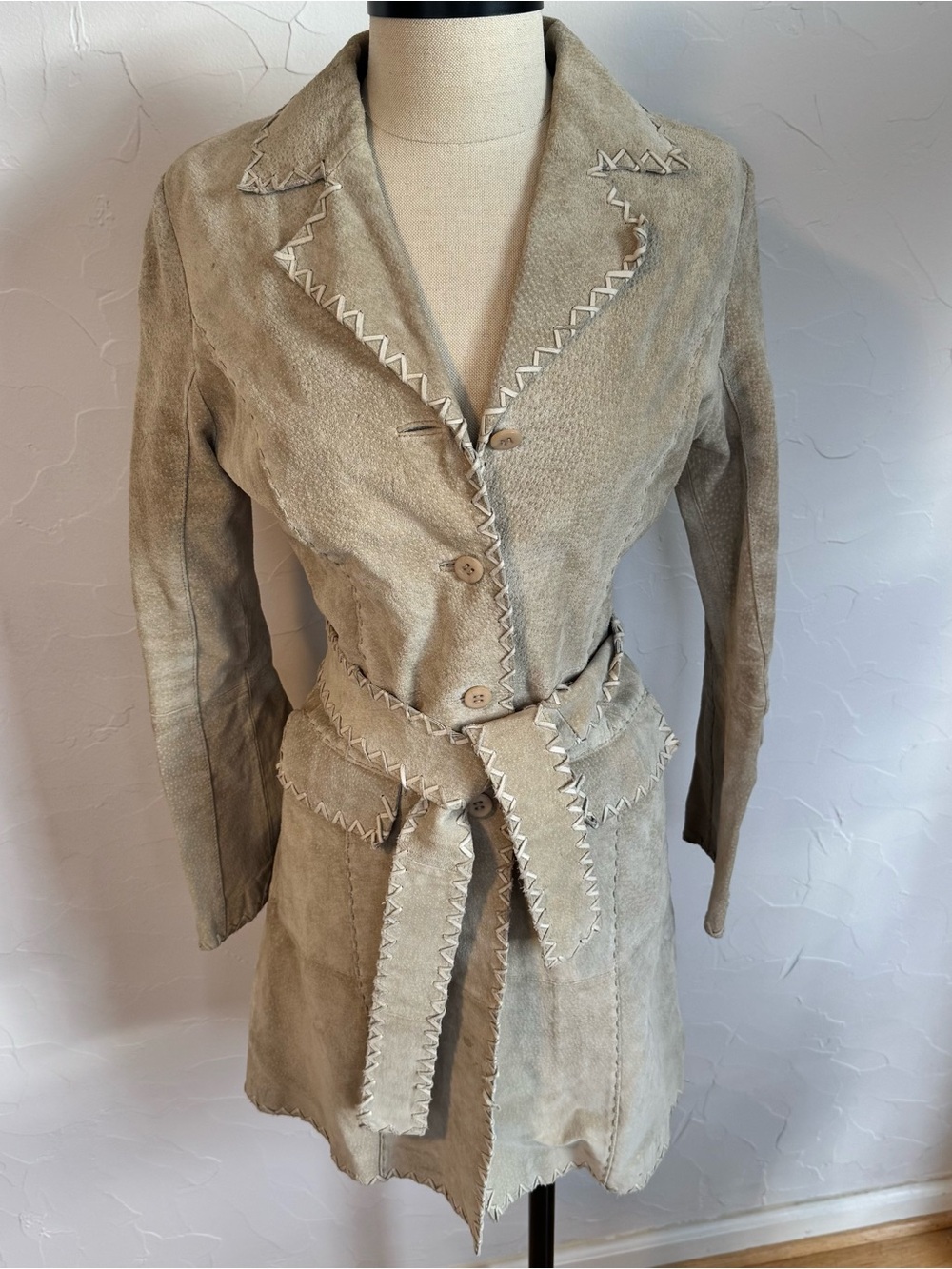Vintage Wet Seal 2000s Suede Leather Trench Coat – Size S- tie waist
